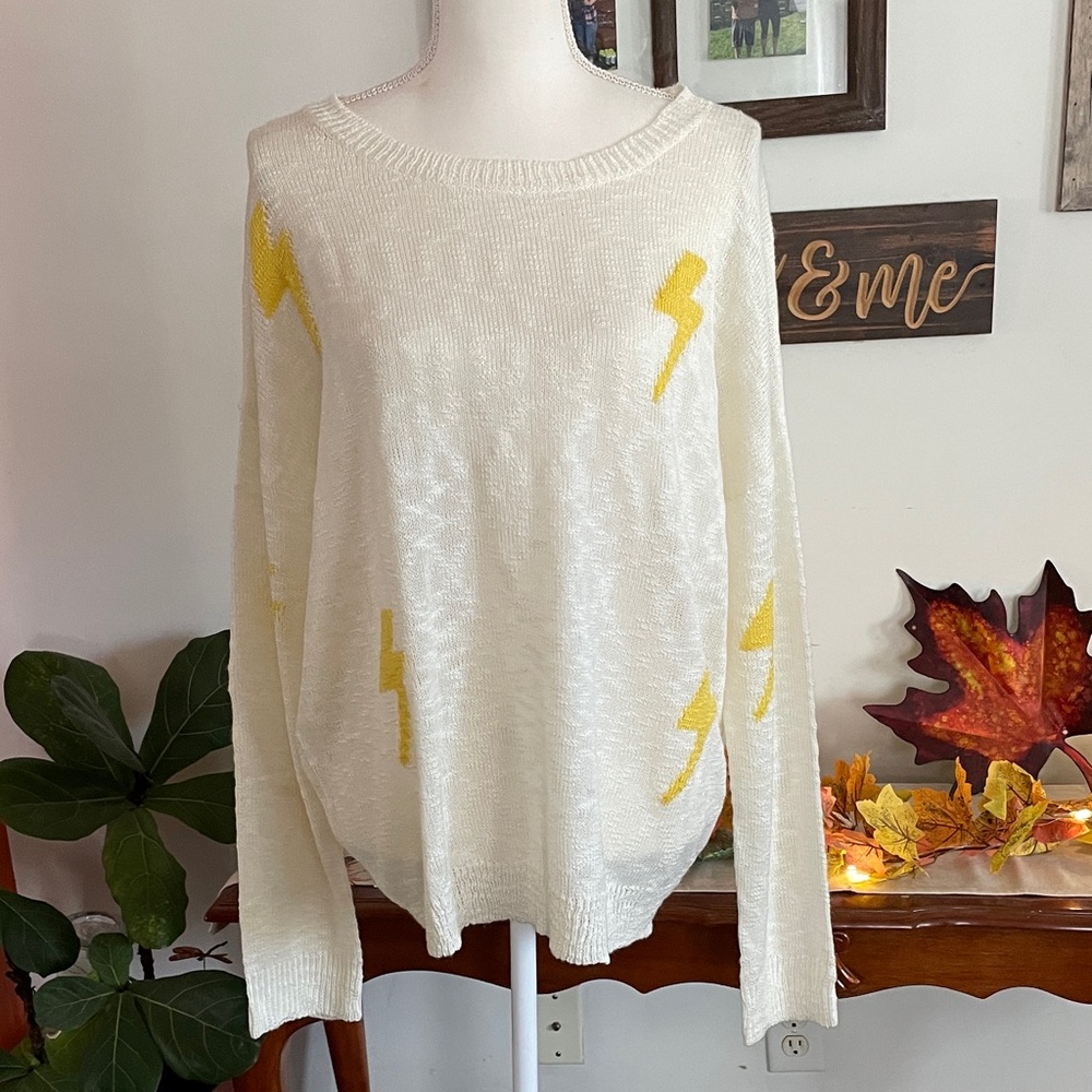 Promesa Cream Sweater with Yellow Lightning Bolts